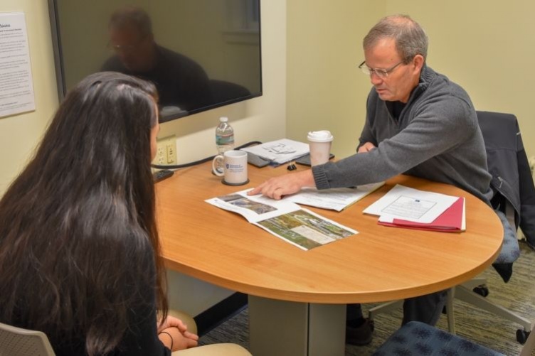 UNH Student practices interviewing with UNH CaPS CEPS Mock Interview Day