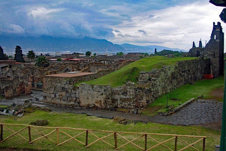 Ruins of the Vesuvius gate with the remains of a tower on the right.