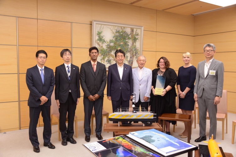 Winners of XPRIZE meet Japanese Prime Minister.
