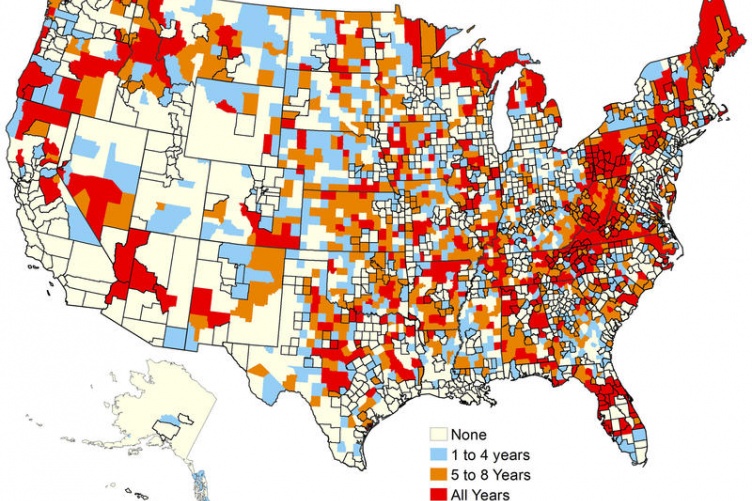 A map showing areas of the country with population increases and decreases