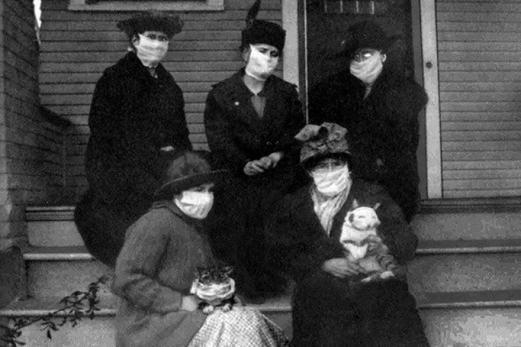 masked women during 1918 pandemic