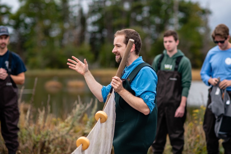 An image of researcher Nathan Furey addressing a group of biologists.