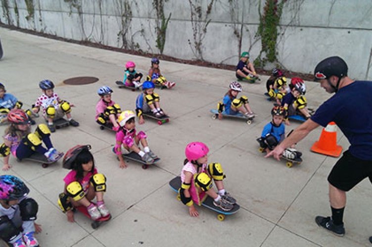 kids during skateboard class