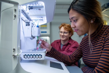 KSC student in the lab