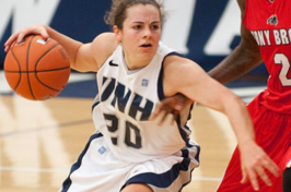 backetball player kelsey hogan on the court