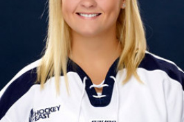 UNH hockey player