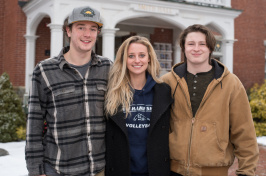 UNH students outside Smith Hall