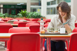 A girl sitting alone during lunch (Wavebreakmedia Ltd/Thinkstock)