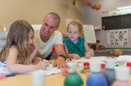 dad with daughters