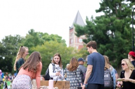 Students on T Hall lawn at University Day