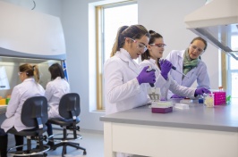 Women studying biotechnology in the UNH Manchester biotechnology innovation center