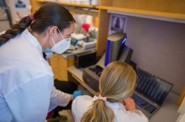 Station scientist Maria Carlota Dao (left) and research assistant and doctoral student Brandy Moser ‘23G work in Dao’s lab.