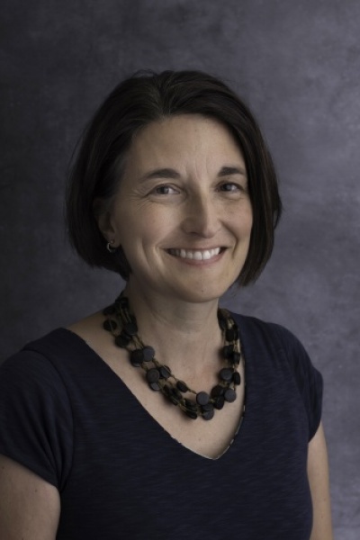 UNH Associate Professor Serita Frey headshot