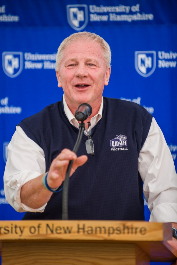 Outgoing UNH president Mark Huddleston with campus community members