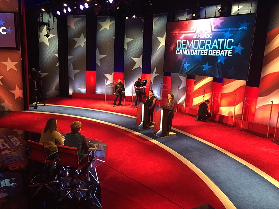 UNH students as stand-ins during democratic presidential debate 2016