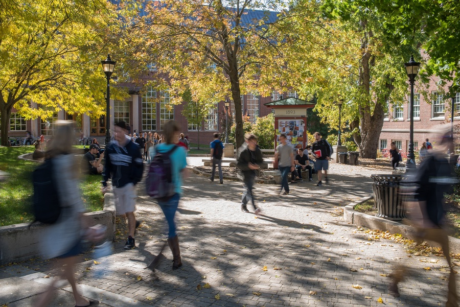 Students in Murkland Courtyard 