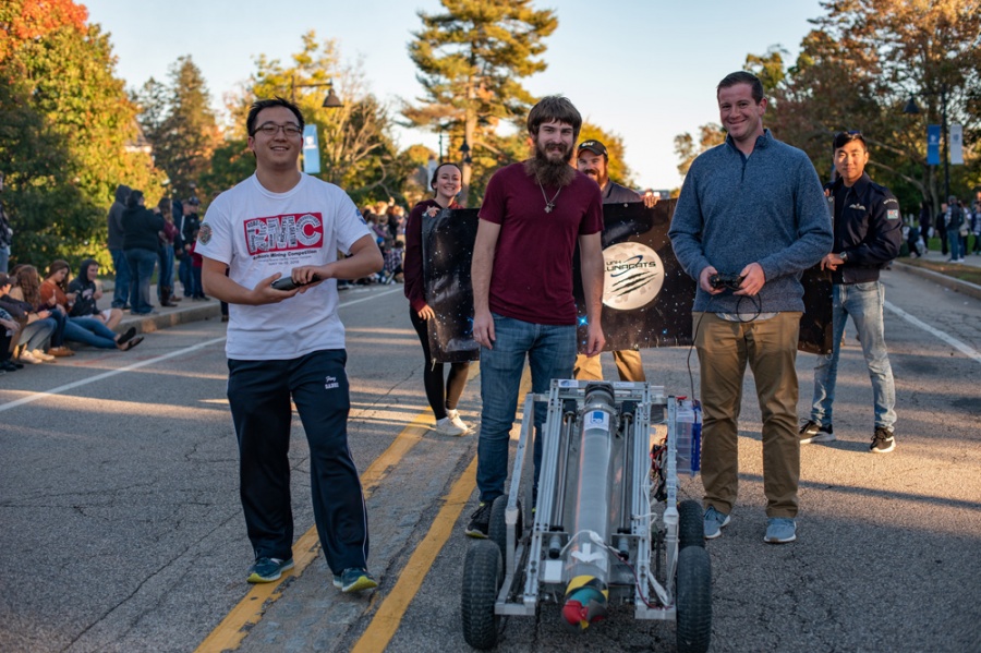 Students at UNH's homecoming parade