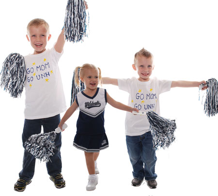 kids cheering for mom