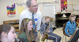 Professor Mark DeTurk has been bringing UNH and Oyster River elementary school students together for 23 years