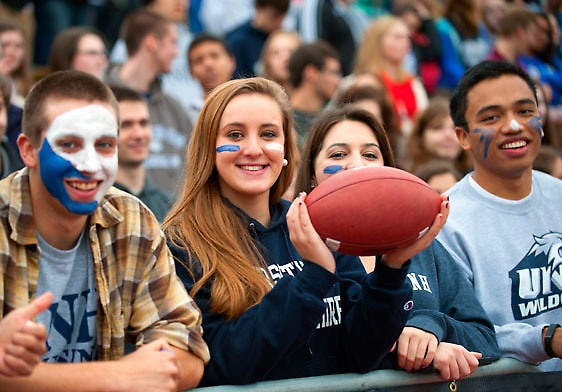 UNH student fans