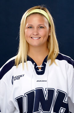 UNH hockey player