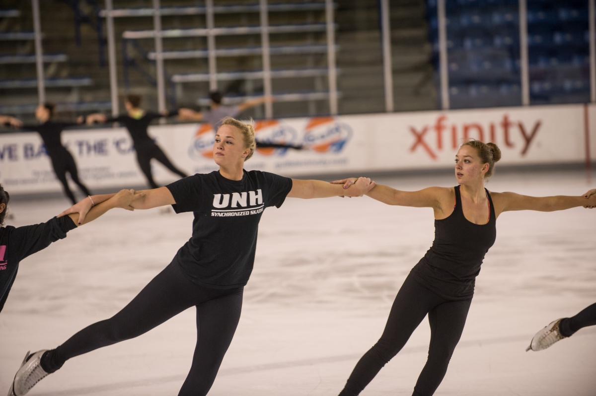 UNH synchronized skaters