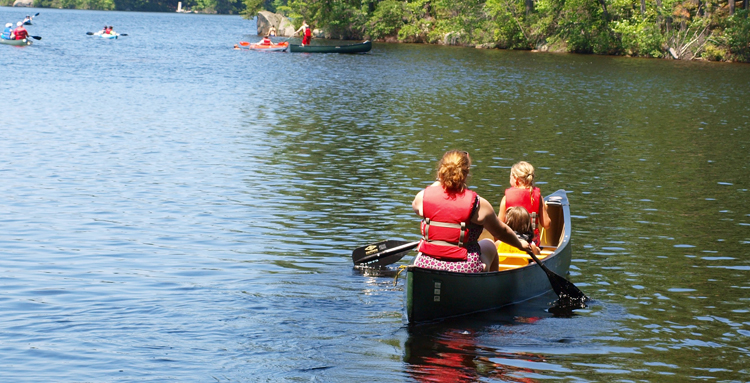 Canoeing at UNH Camp Wildcat at Mendums Pond